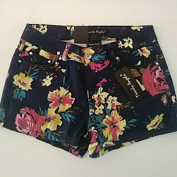 Trendy Angela Pants - 🍁NWT Floral Short Shorts